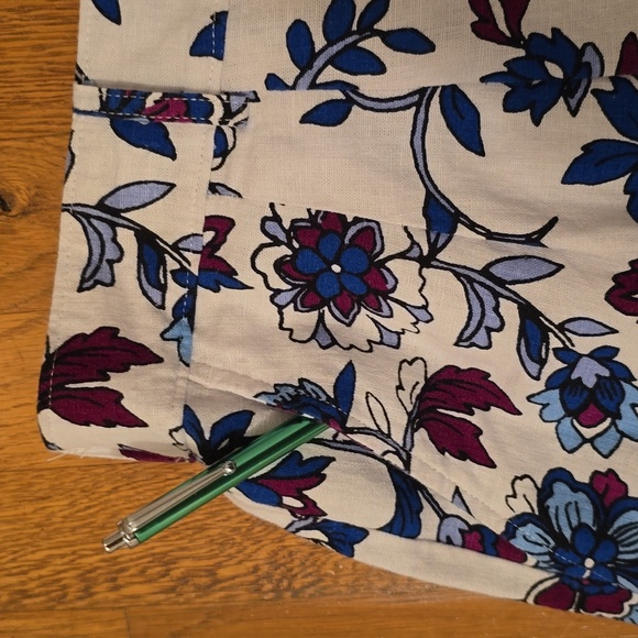 LIZ CLAIBORNE BRAND WOMEN'S PLUS SIZE WHITE AND BLUE FLORAL SHORTS SIZE 14 - Picture 4 of 14